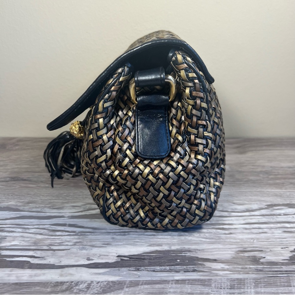 Elegant Woven Crossbody Bag with Tassel - REMARKABLE! - Picture 4 of 14